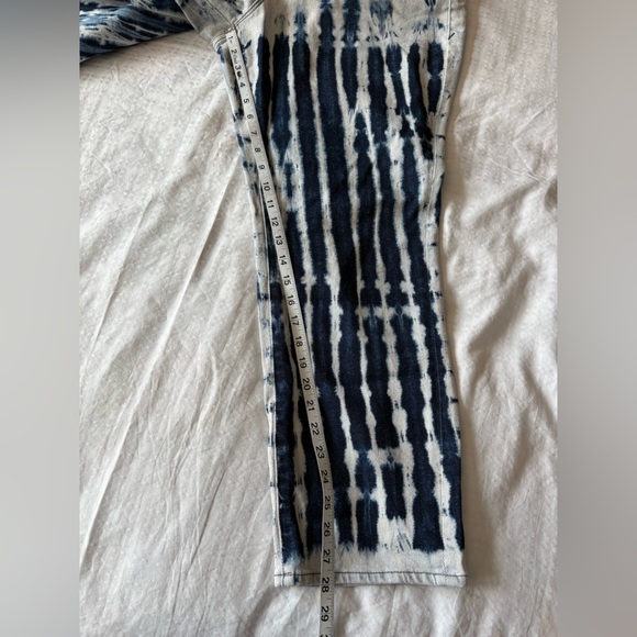 Good American Vintage Shibori Tie Dye Jeans - Picture 13 of 16